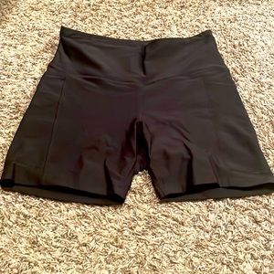 Old navy women’s active powersoft high-rise bike short go dry, Size Large, Black